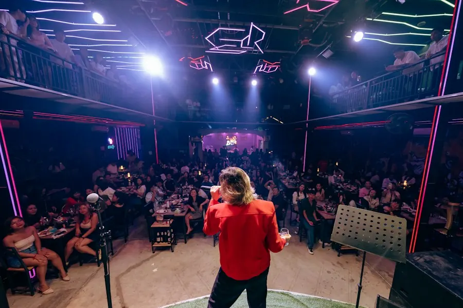 Example photo: Live band Saturdays